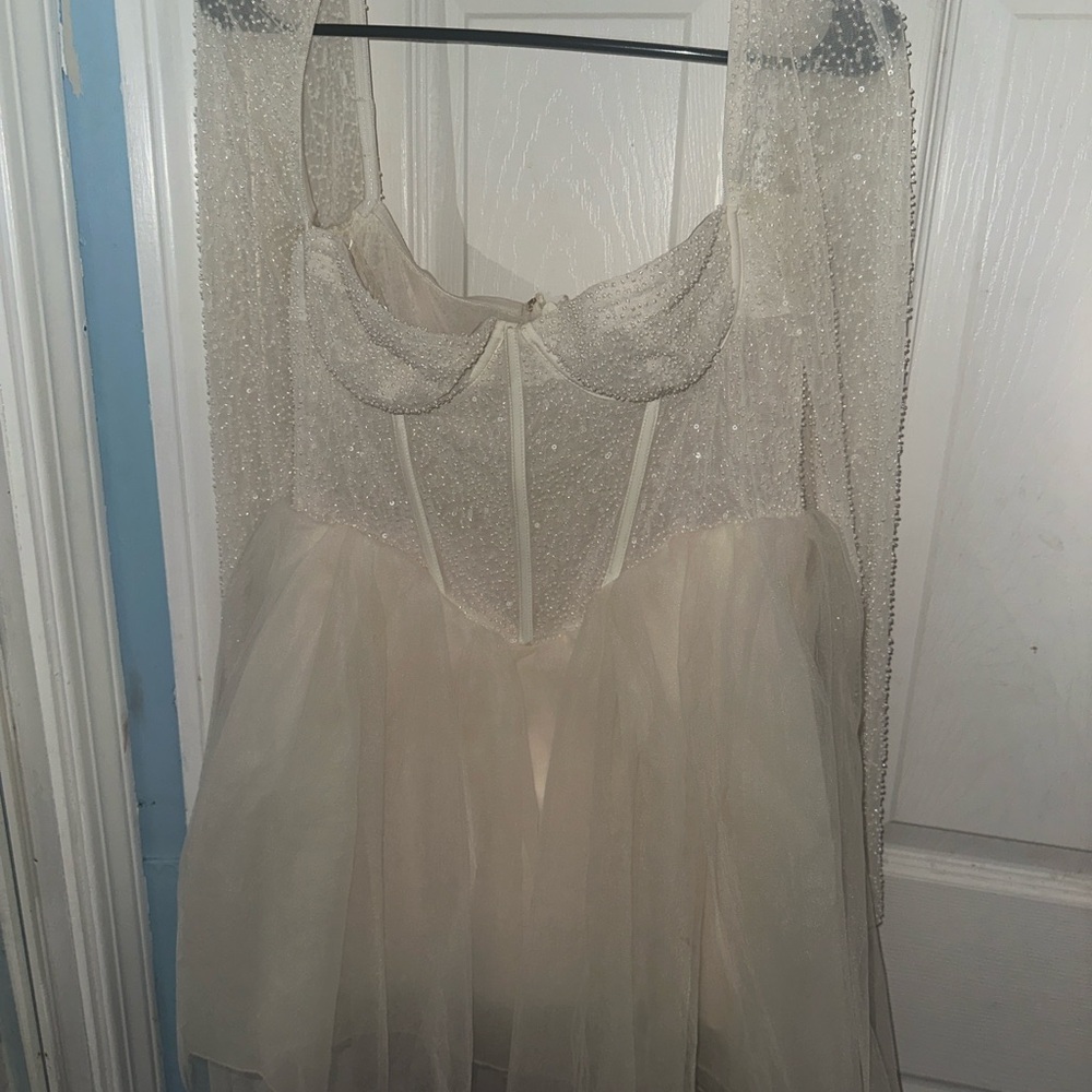 EMBELLISHED LONG SLEEVE TULLE SKIRT MINI DRESS IN IVORY
Size: 8 / regular cup
